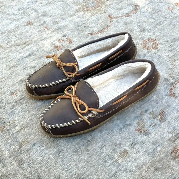 Minnetonka | Shoes | Minnetonka Fleece Lined Boat Shoes Slippers Moccasins  Womens Sz 9 | Poshmark